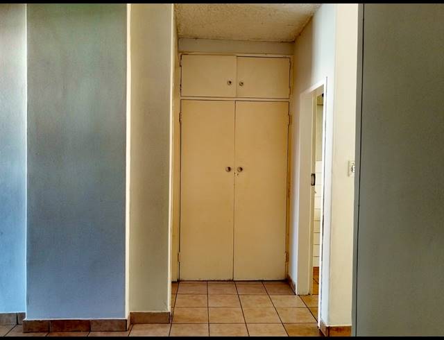 3 BEDROOM FLAT FOR SALE IN KEMPTON PARK CENTRAL